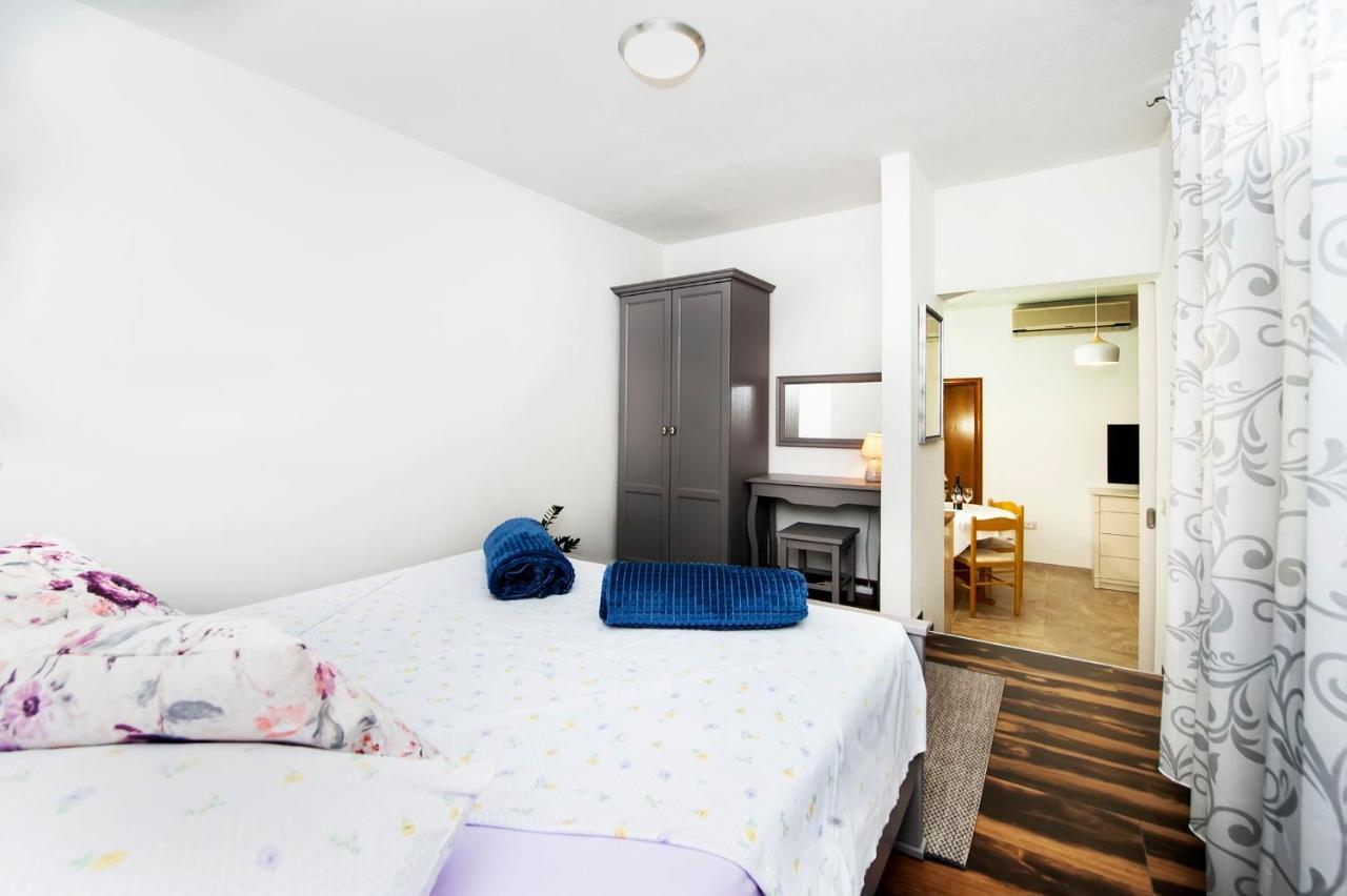 Apartments Karmen Rovinj Exterior photo