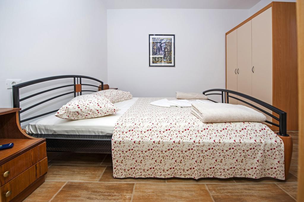 Apartments Karmen Rovinj Exterior photo