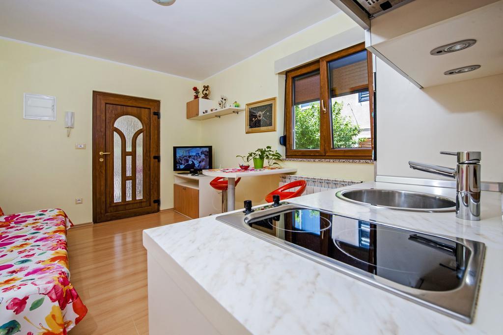 Apartments Karmen Rovinj Exterior photo